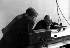 1951-Bern-Werner-Ledermann-am-Linktrainer